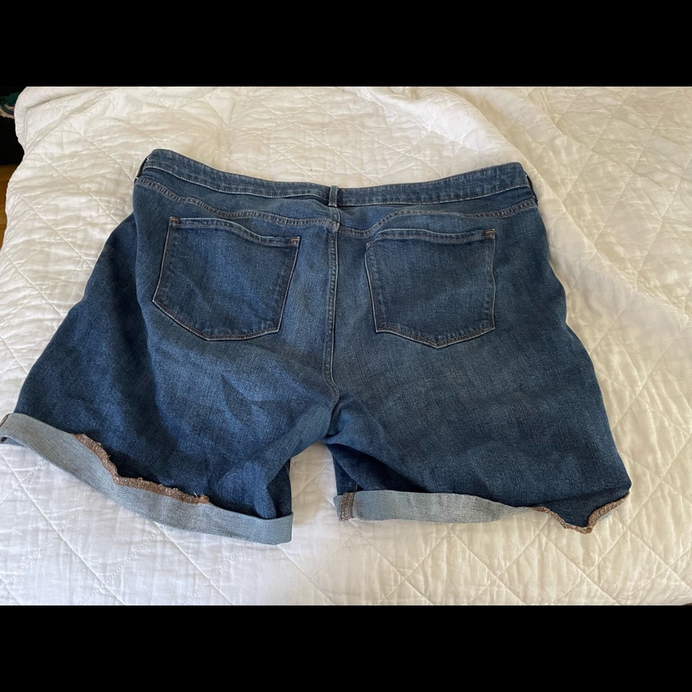 Old Navy Size 18 shorts - Picture 2 of 2